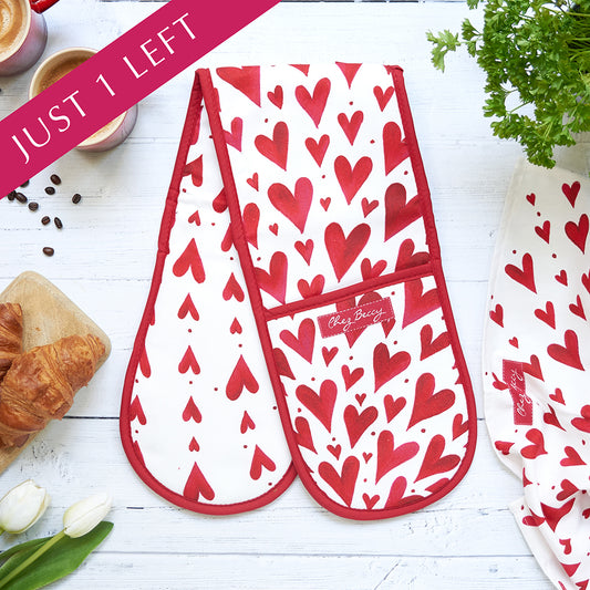 Red Heart double oven glove, made in the UK.