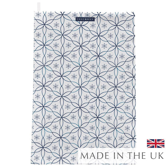 A beautifully designed Navy Daisy Tea Towel featuring an elegant geometric floral pattern in deep navy blue. Made from 100% half panama cotton, this absorbent and stylish kitchen towel is perfect for drying dishes and adding a decorative touch to any home. Designed and made in the UK.