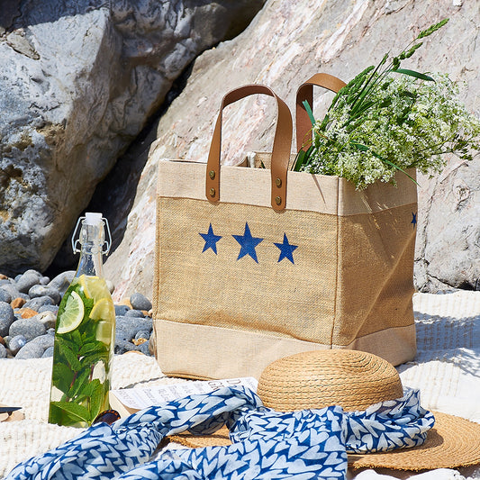 Blue star jute shopper on the rocks by the beach
