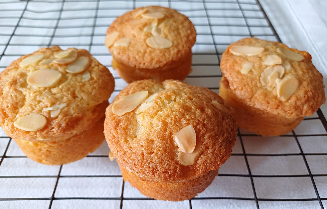 4 mini apple and almond cakes